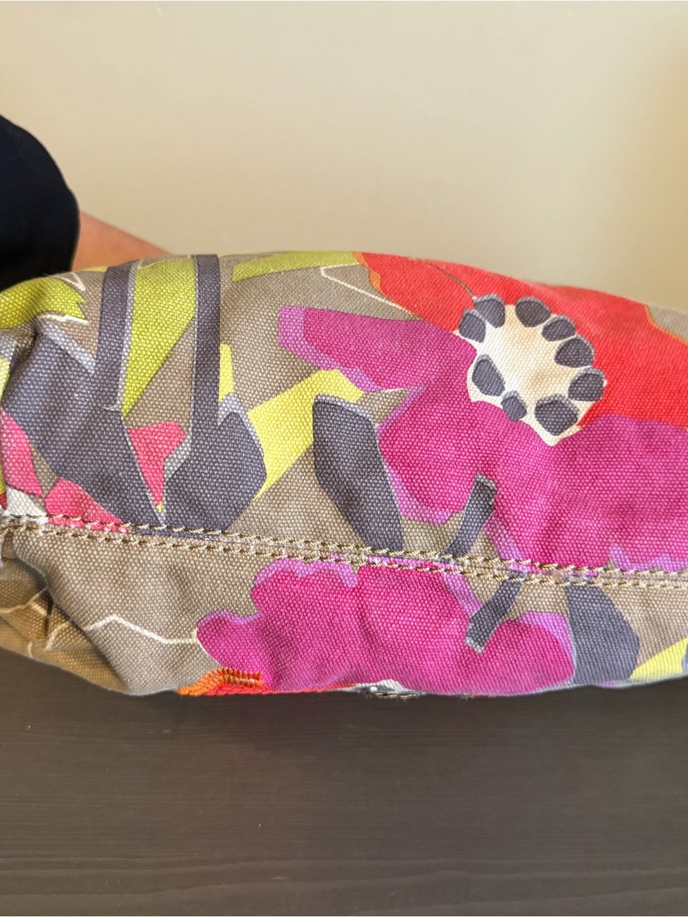 Fossil Vintage Y2K Floral Appliqué Canvas Shoulder Bag in Brown and Multicolor - Picture 8 of 14